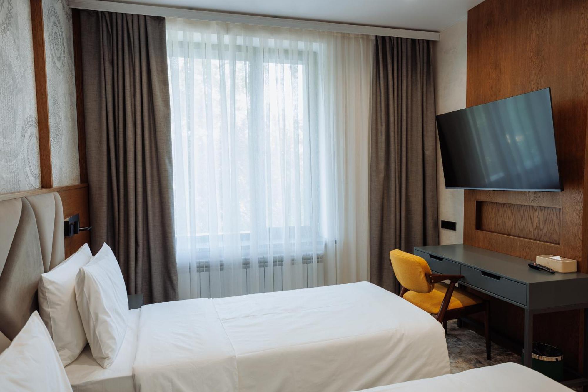 Aurum Garden Hotel Shymkent Exterior photo